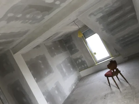 Ausbau mit Gipskarton – Malerfertig Gespachtelt 1